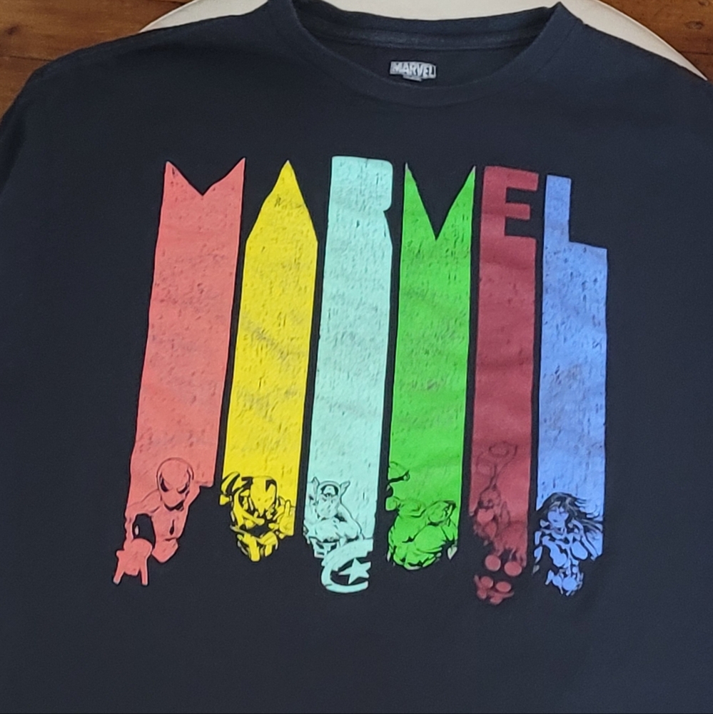 Close to Vintage MARVEL Shirt featuring Spiderman Ironman Capt America Hulk Thor